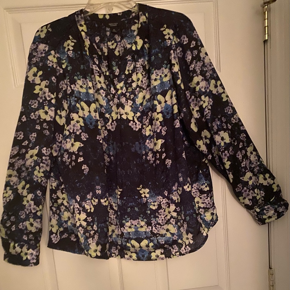 Simply Vera Vera Wang Blouse. Size XL.